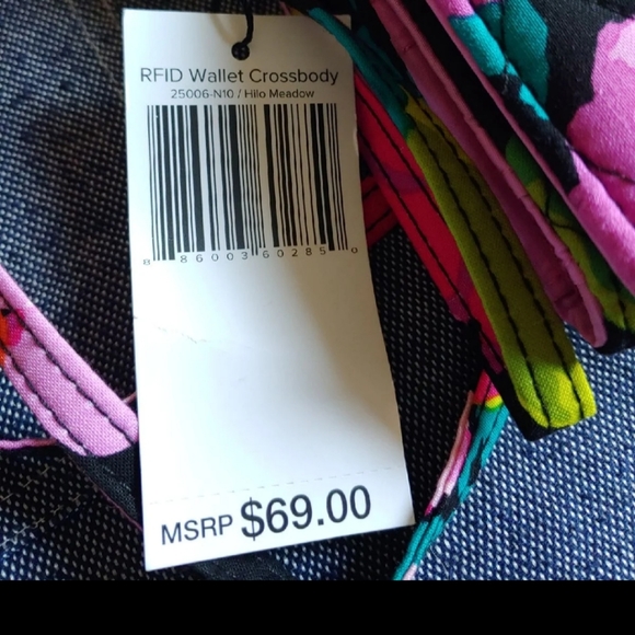 Vera Bradley wallet crossbody/wristlet - Picture 8 of 12